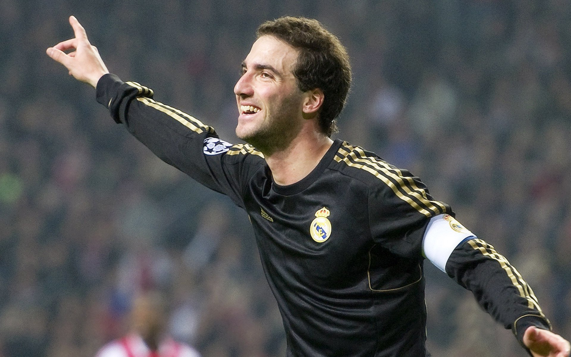 实力对比悬殊，球队在场上展现出色默契，球队哪个厉害