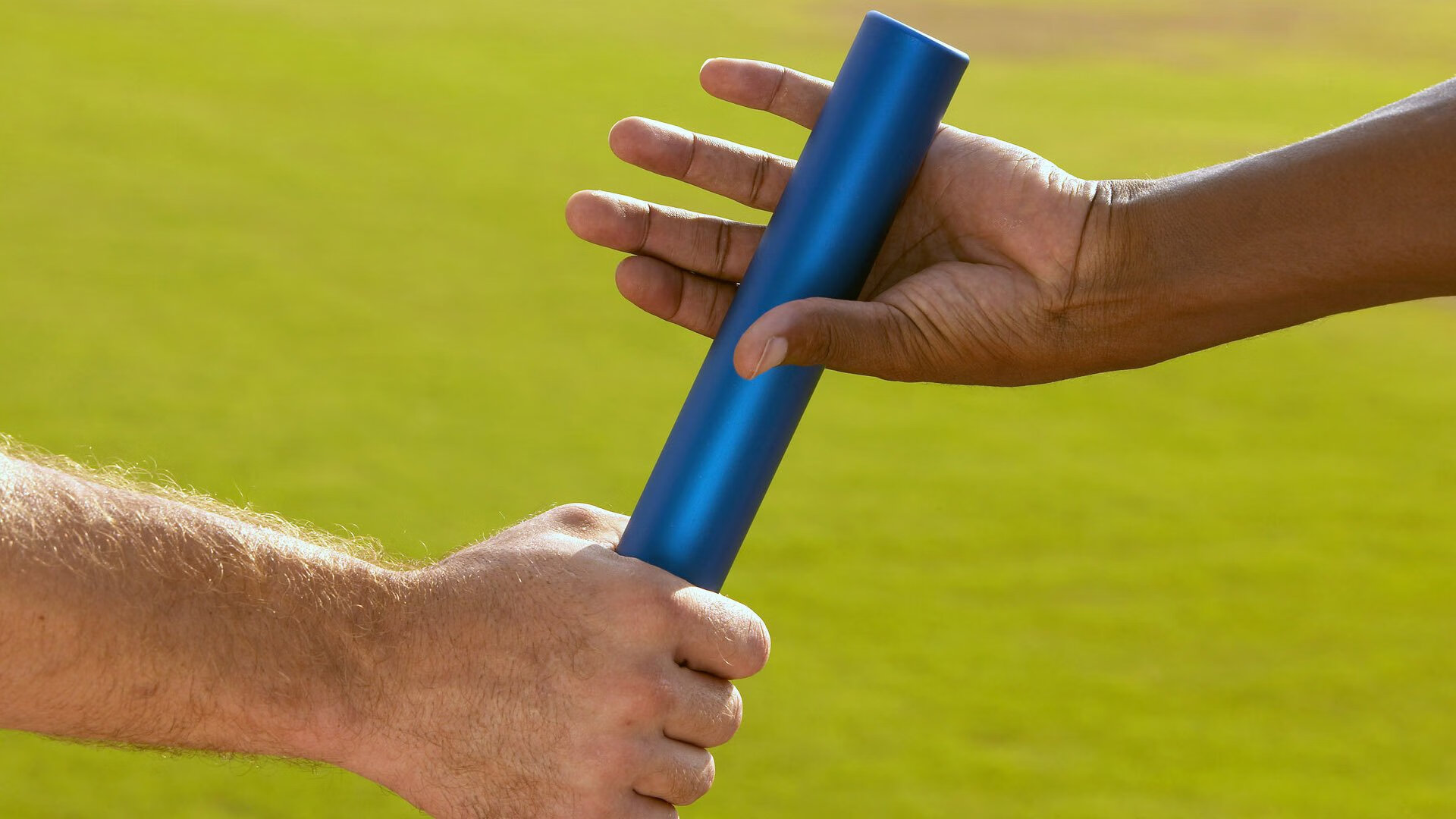 爱游戏官方-球迷热议：谁是本赛季MVP候选，本赛季常规赛mvp的人选