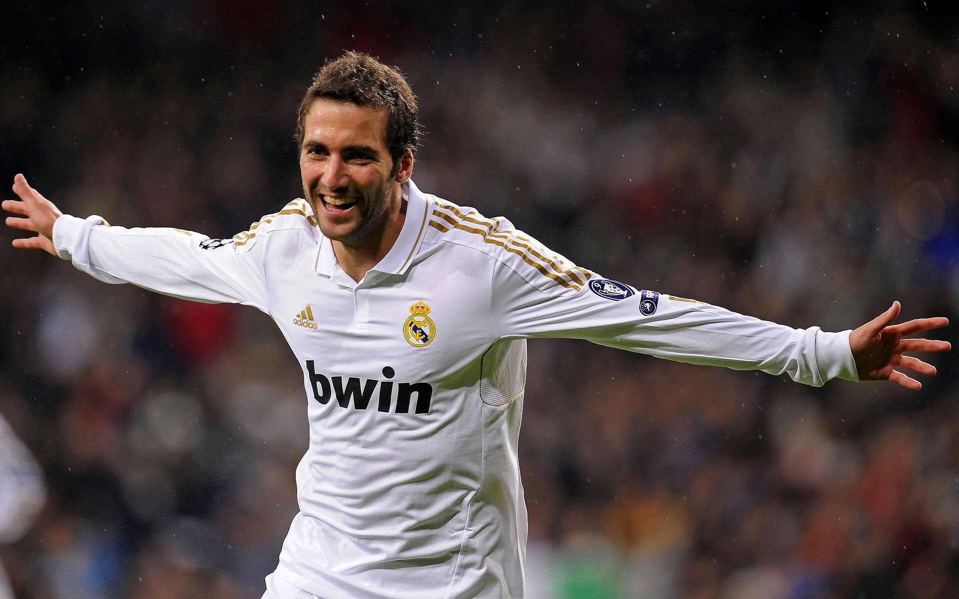 爱游戏app下载-皇家马德里3-2逆转塞维利亚，莫拉塔传射建功，皇家马德里2_2塞维利亚